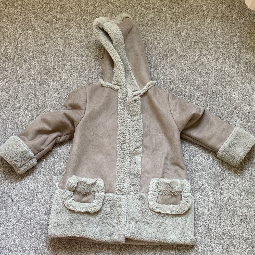 Cozy faux fur jacket, hooded, snap closure, front pocket, excellent condition